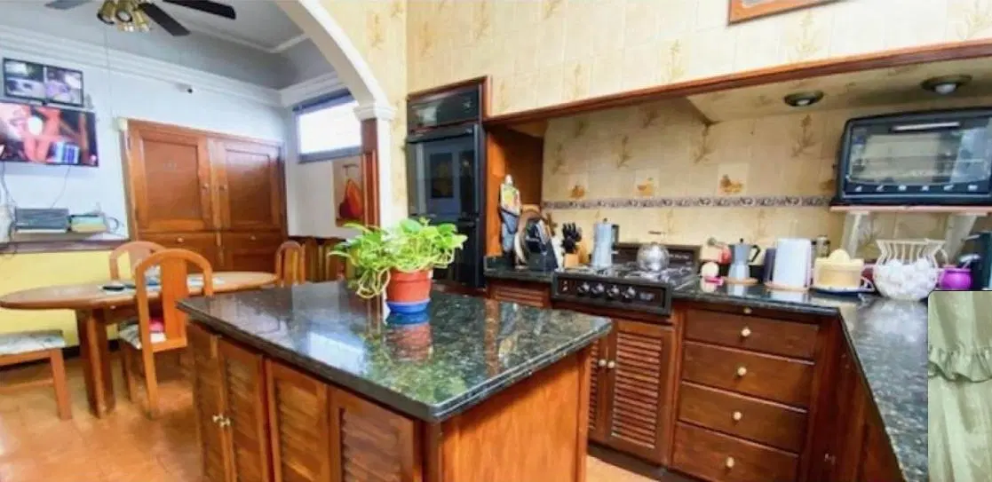 Chalet con Departamento en Venta Zona: Pompeya 2