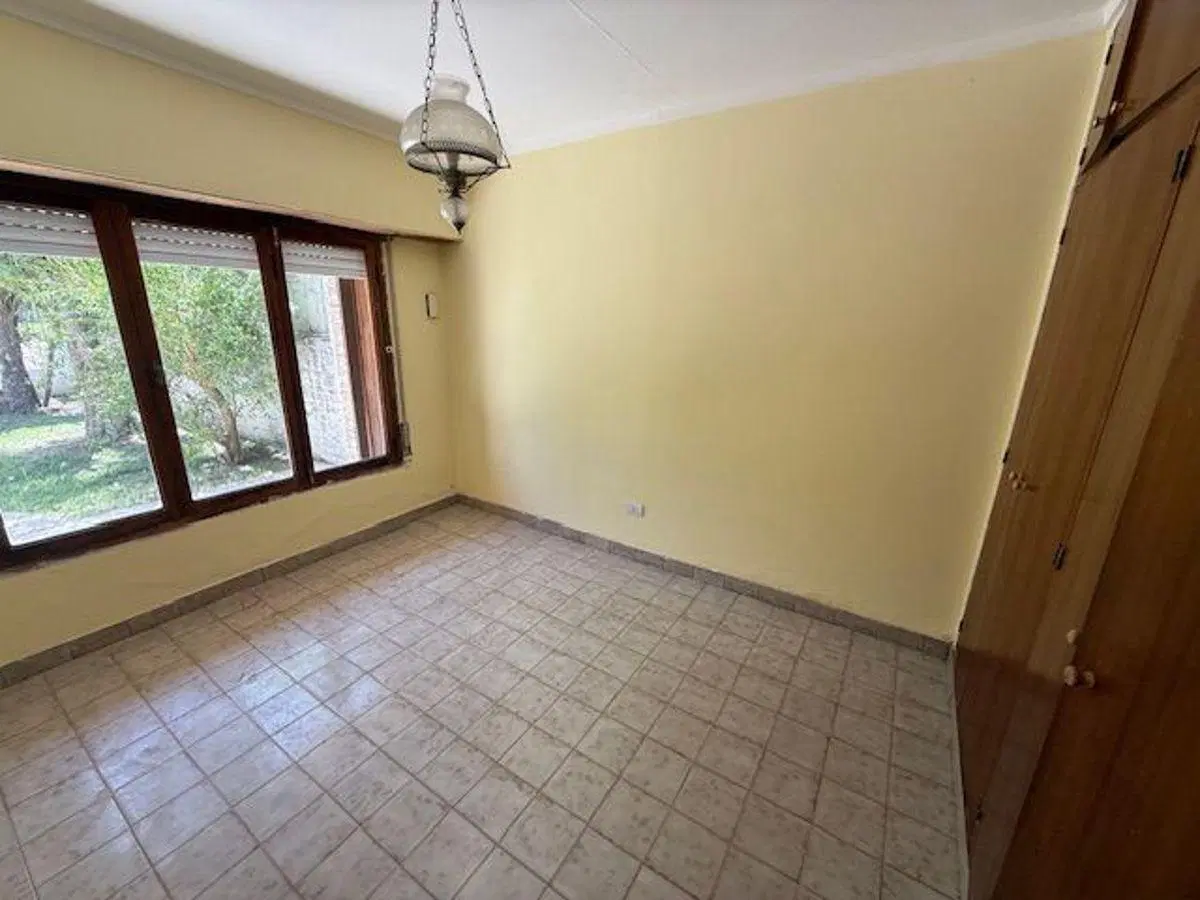 Chalet 3 ambientes, garaje varios autos, parque, impecable 4