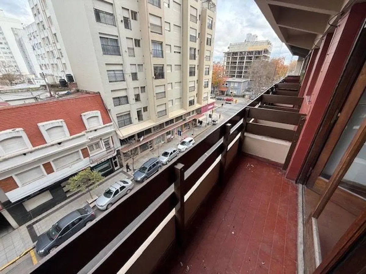 Departamento 1 ambiente a la calle con balcón 3