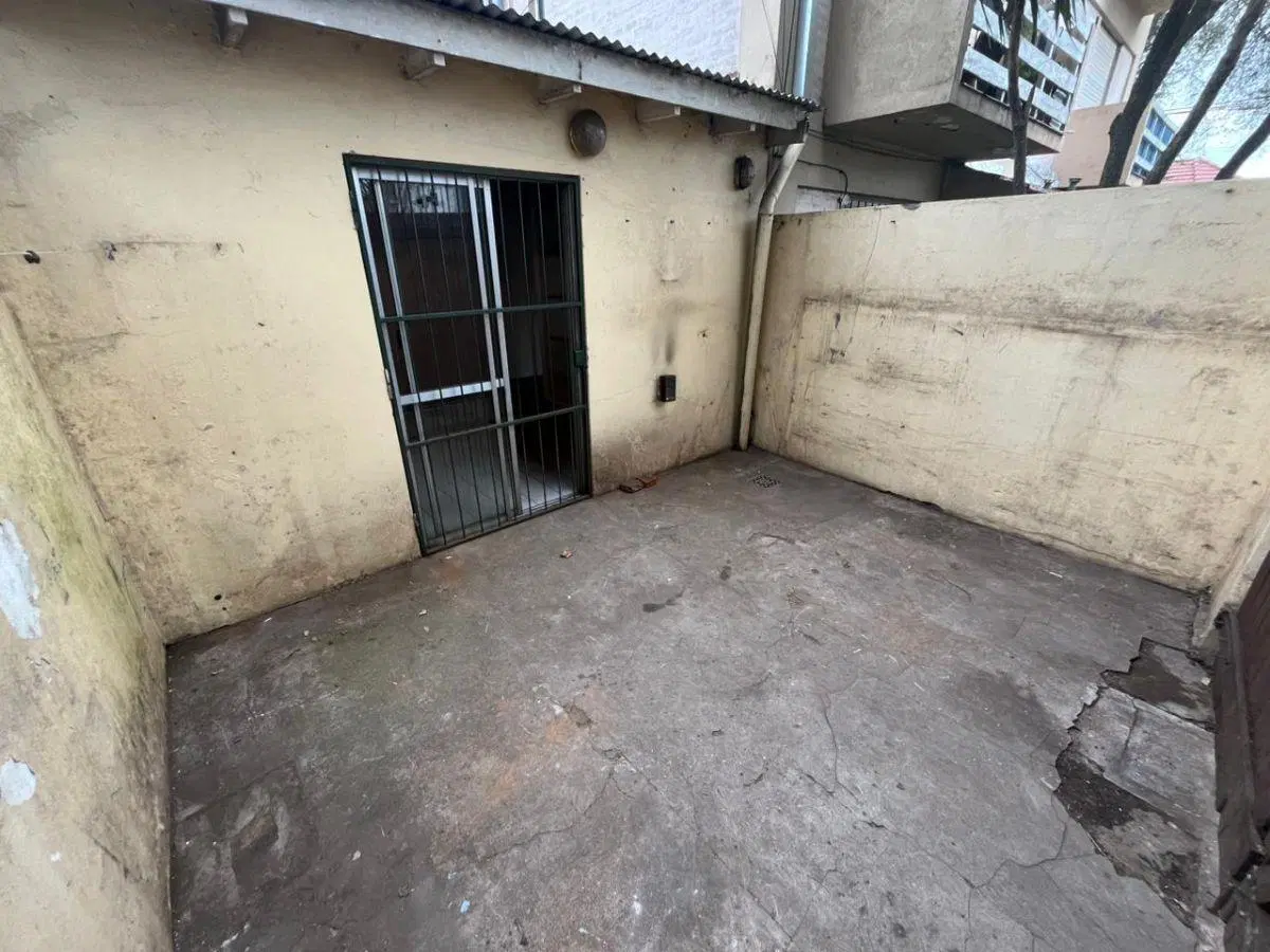 Depto 2 ambientes a la calle con patio en ALQUILER 3