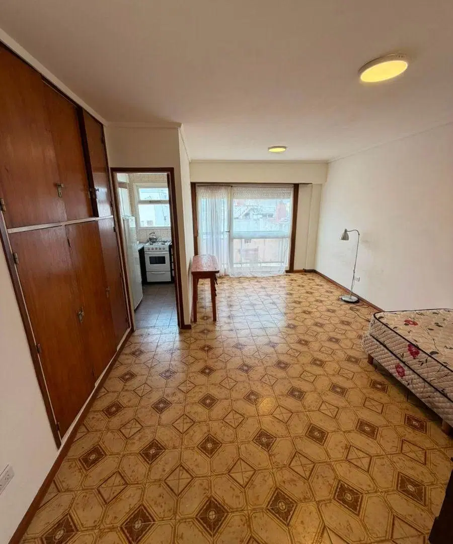 Se alquila departamento 1 ambiente 3