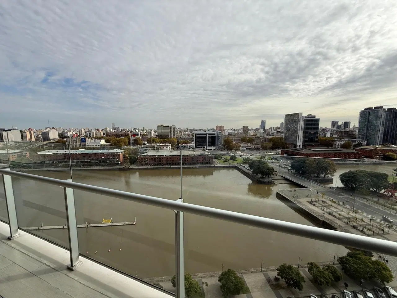 Departamento en alquiler 2 ambientes- con cochera- SLS- PUERTO MADERO 2