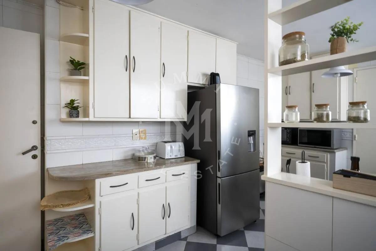 Foto de DEPARTAMENTO EN VENTA 3 AMBIENTES CON DEPENDENCIA Y COCHERA- RECOLETA, imagen 2