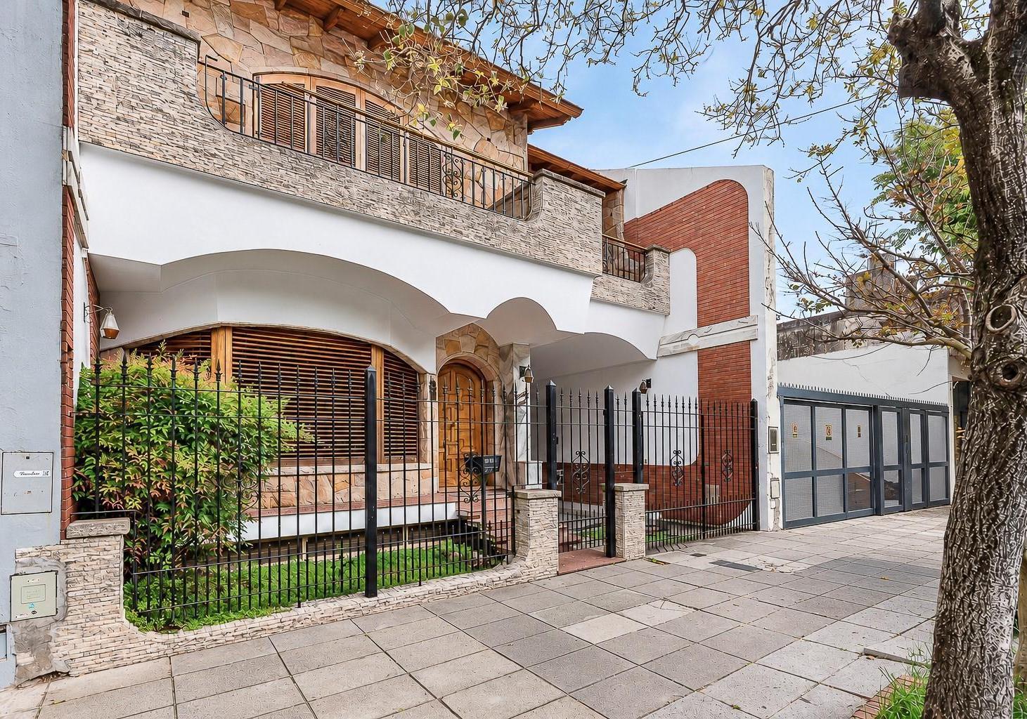 Foto de Venta Casa 5 Amb en Versalles con Jardín y cochera para 2 autos, imagen 2