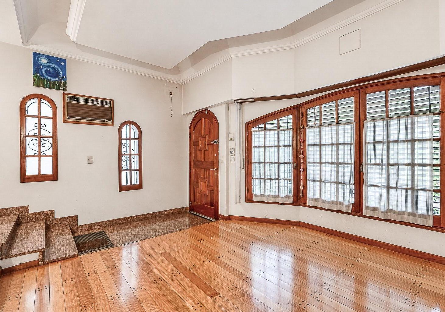 Foto de Venta Casa 5 Amb en Versalles con Jardín y cochera para 2 autos, imagen 3