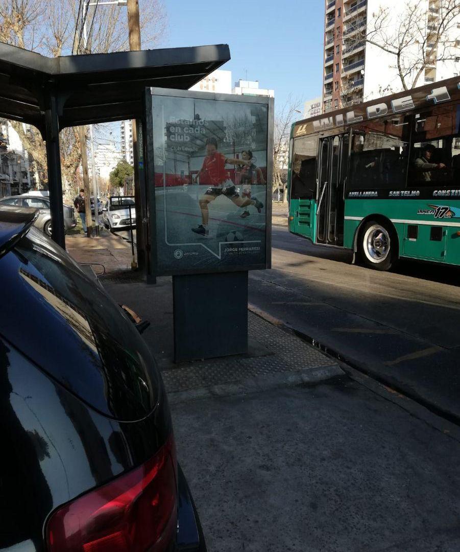 Foto de Local sobre Av. Mitre, en parada de colectivo, imagen 2