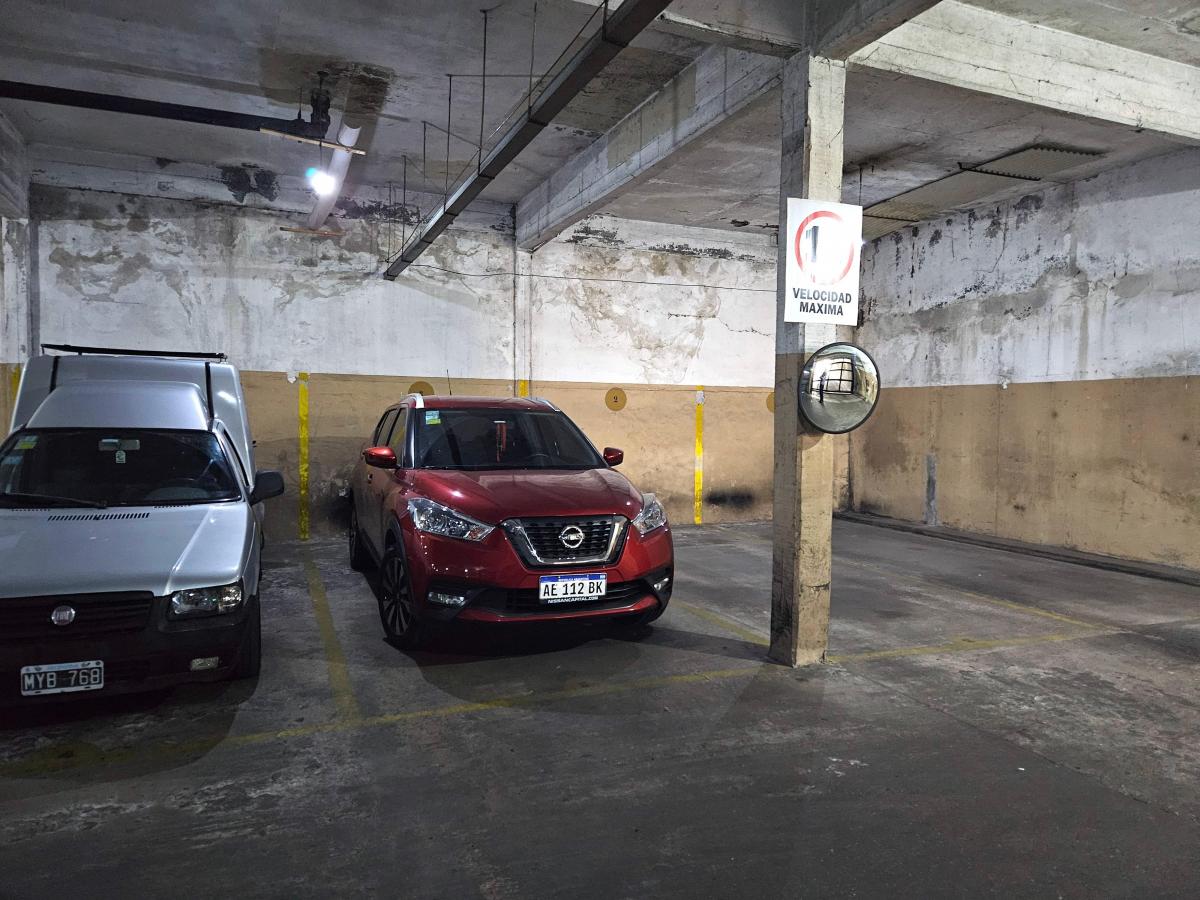 Venta de 4 Amb con Cochera en Monte Castro Impecable 1