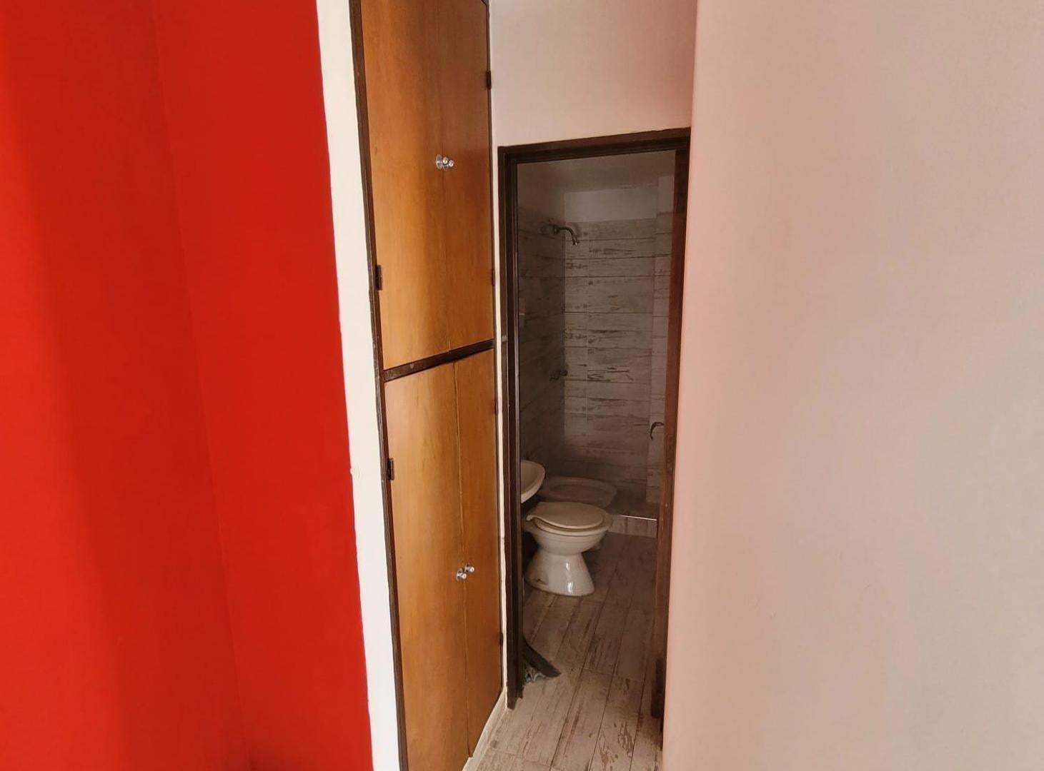 Foto de VENTA! OPORTUNIDAD- GUEMES- 1 DORMITORIO- 2DO PISO POR ESCALERA, imagen 4