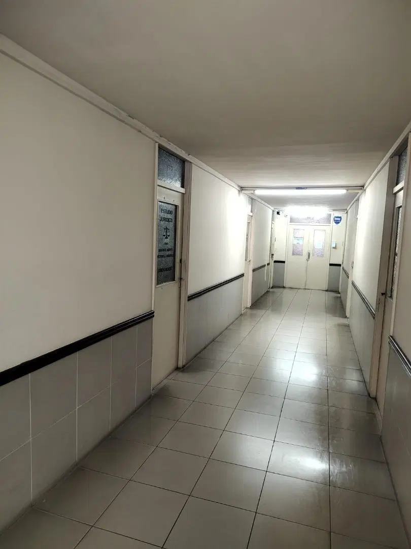 Venta oficina ubicada en tercer piso. 3