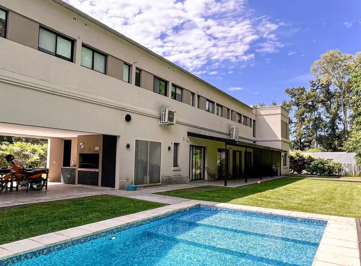 Hotel Boutique en Venta en Pilar con renta operativa, piscina y cowork 3