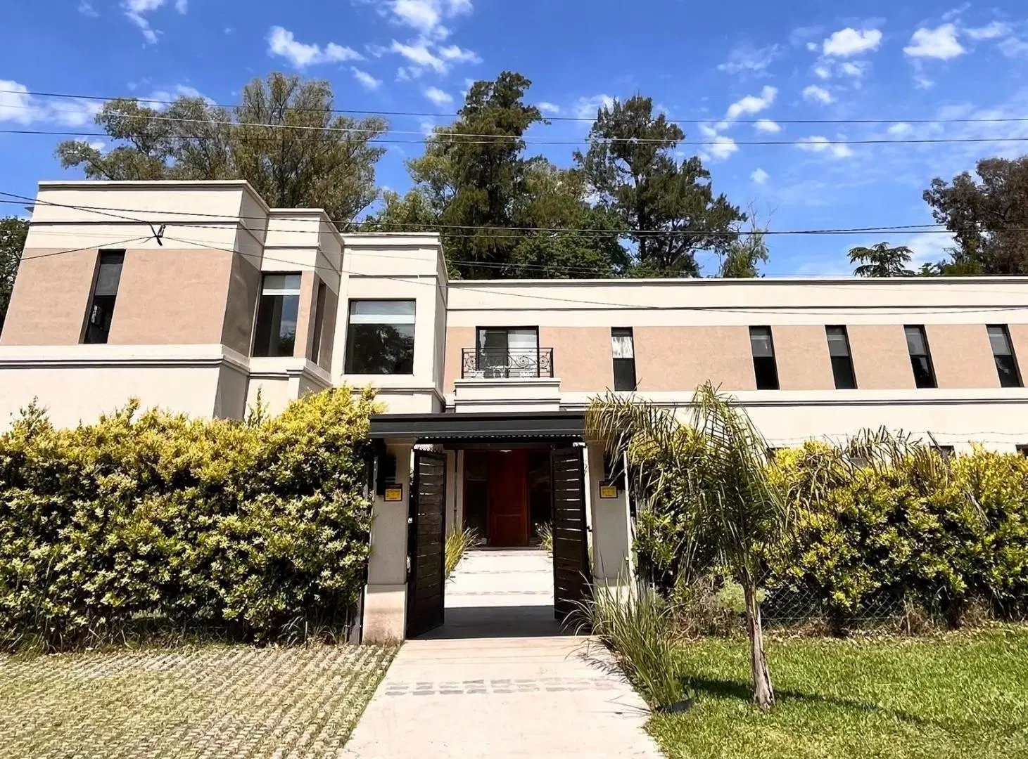 Hotel Boutique en Venta en Pilar con renta operativa, piscina y cowork 2