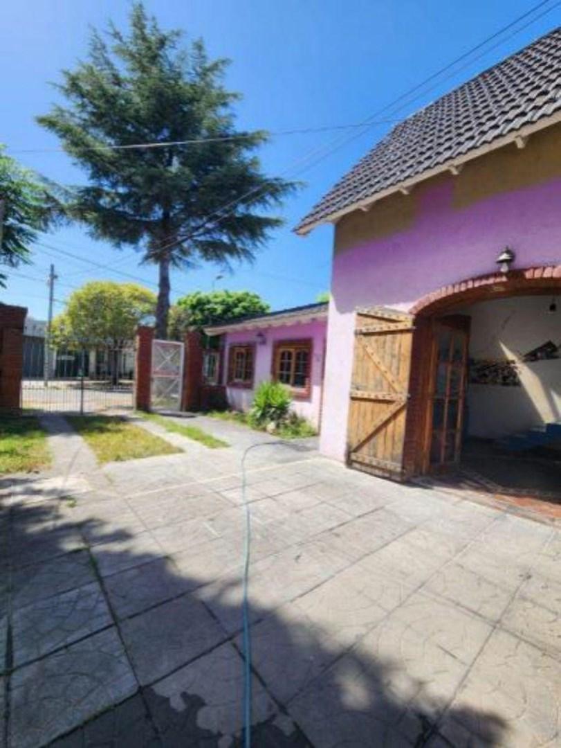 Foto de Casa Chalet en Venta en Lomas de Zamora, G.B.A. Zona Sur, Argentina, imagen 1