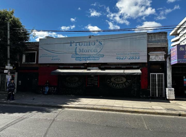 En Alquiler Local Comercial con Amplio Frente 2