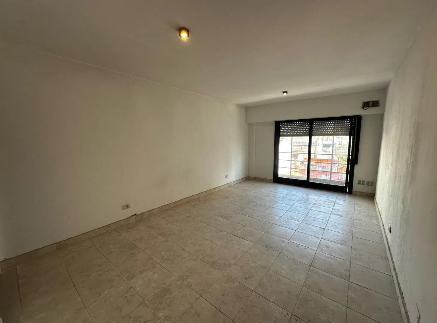 En Venta 1 Ambiente Con Balcon, Pleno Centro 2