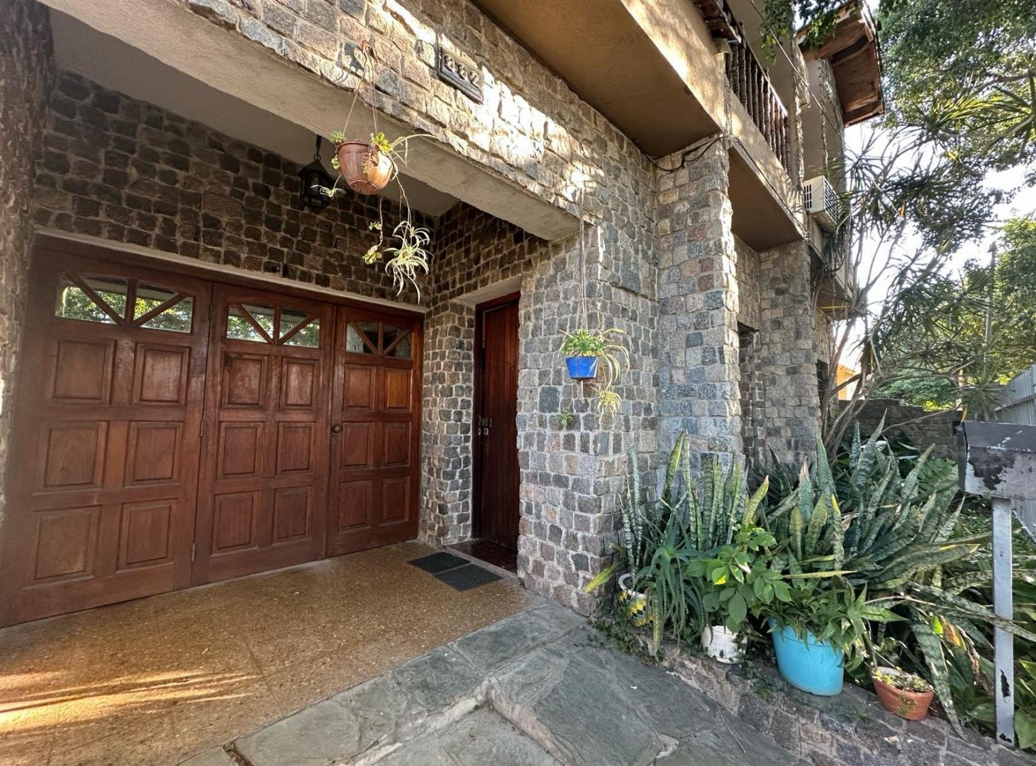 En Venta Casa 5 Dormitorios Pileta