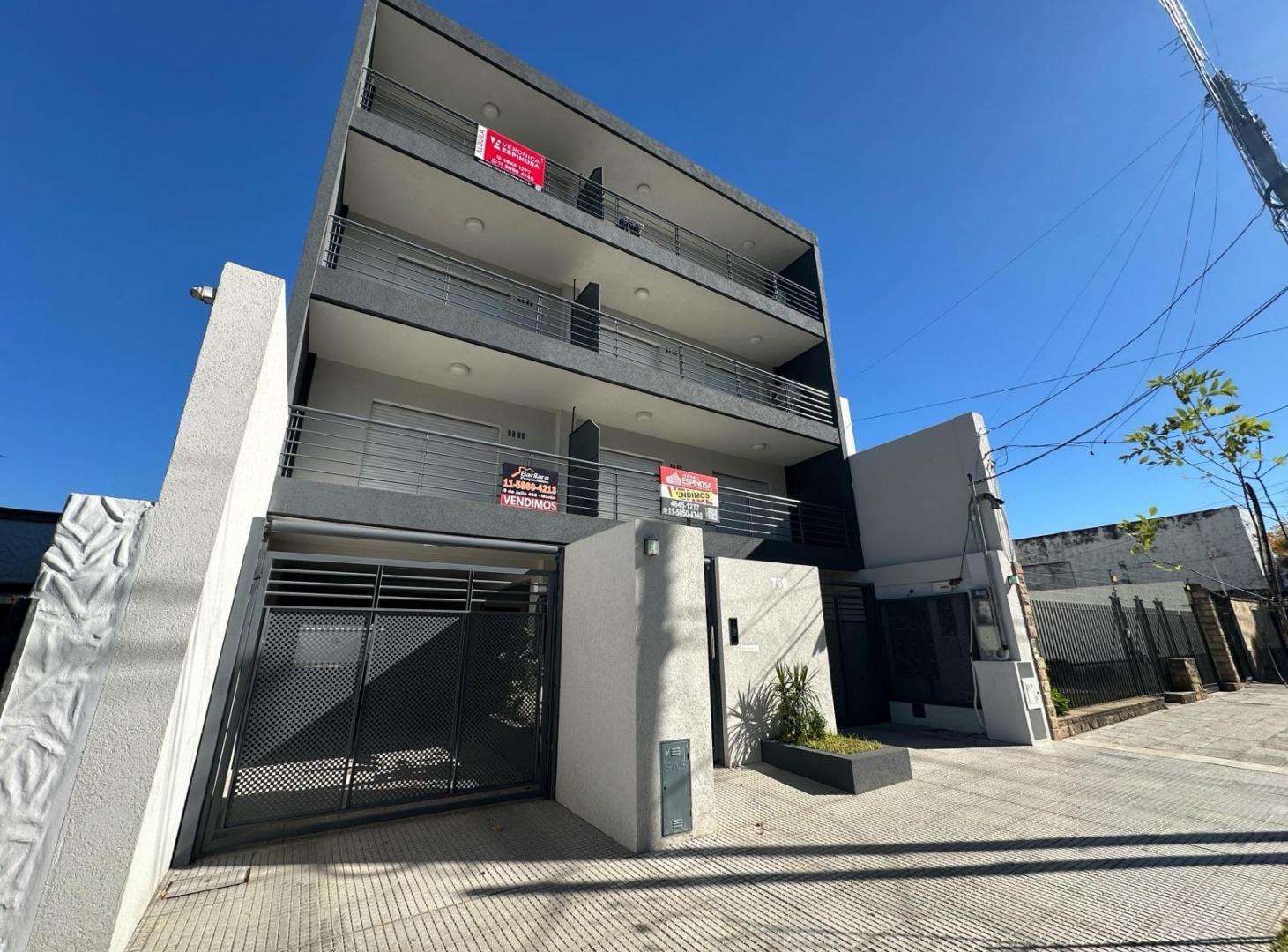 En Venta Monoambiente amplio con balcón al frente zona en crecimiento