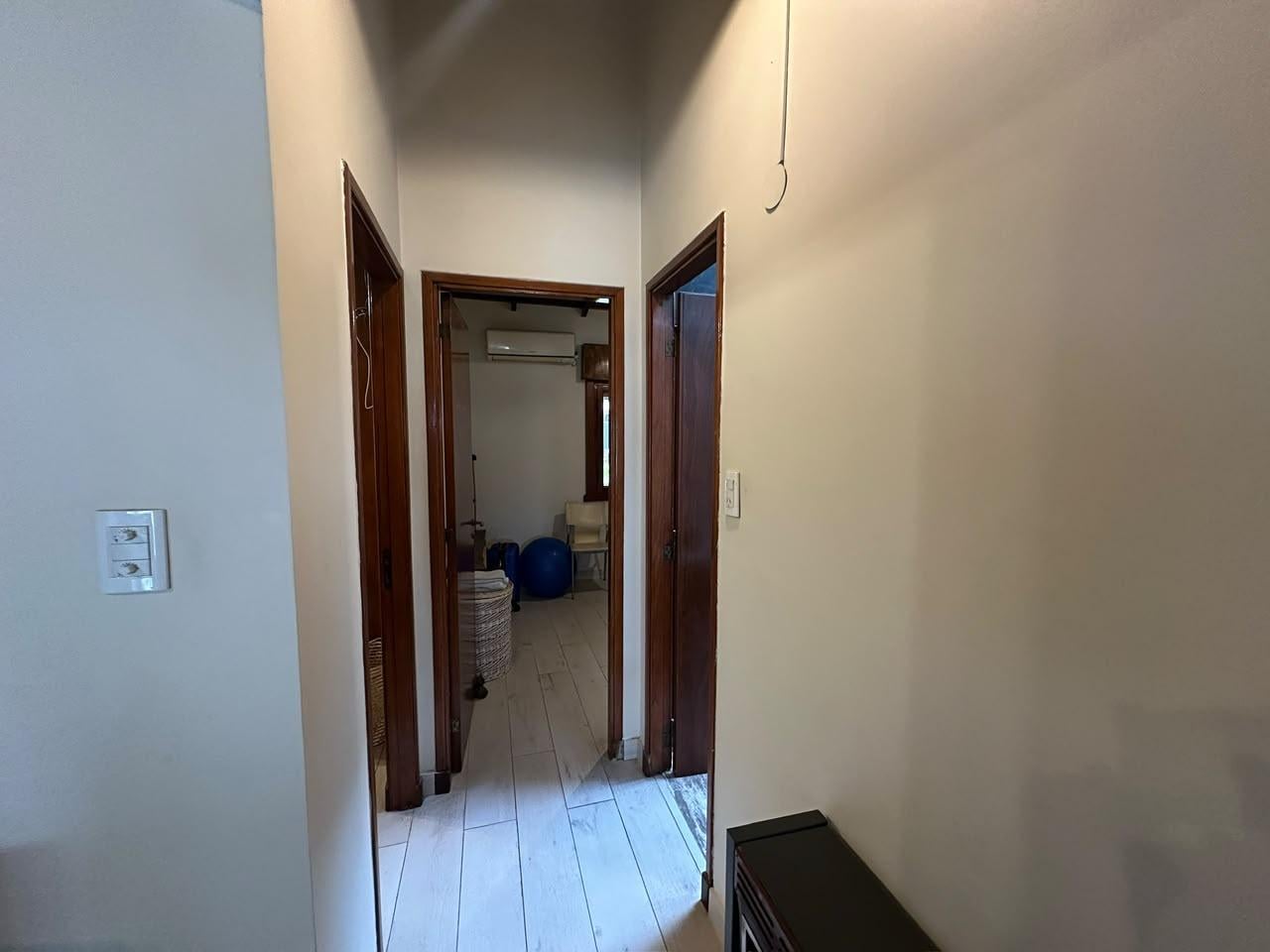 Foto de En Alquiler Casa 5 Amb, Moderna Con Pileta, Galeria y Quincho, imagen 5