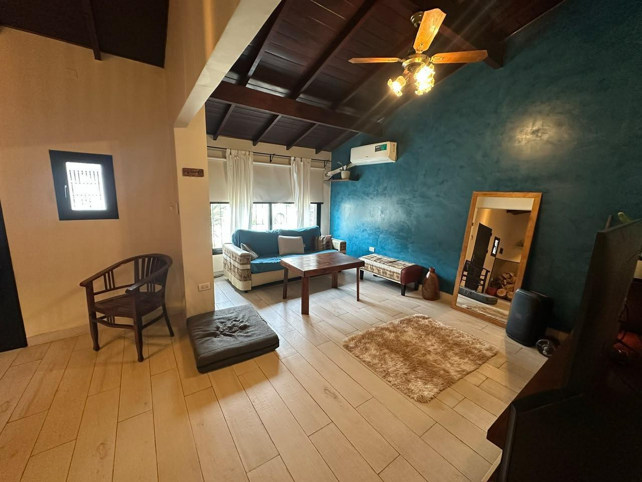 Foto de En Alquiler Casa 5 Amb, Moderna Con Pileta, Galeria y Quincho, imagen 2
