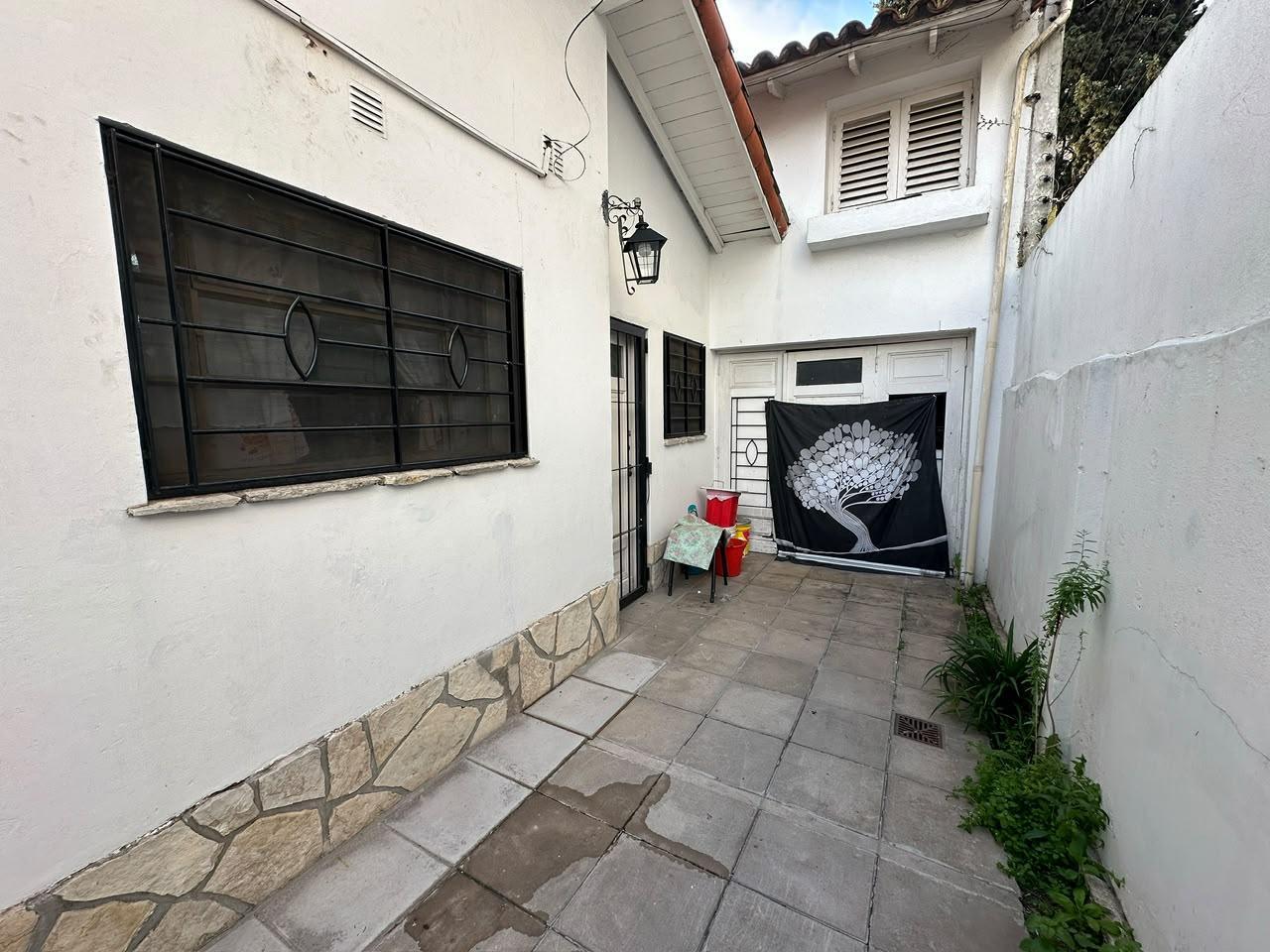 Foto de En Venta Casa 4 Ambientes Con Patio Excelente Ubicacion, imagen 2