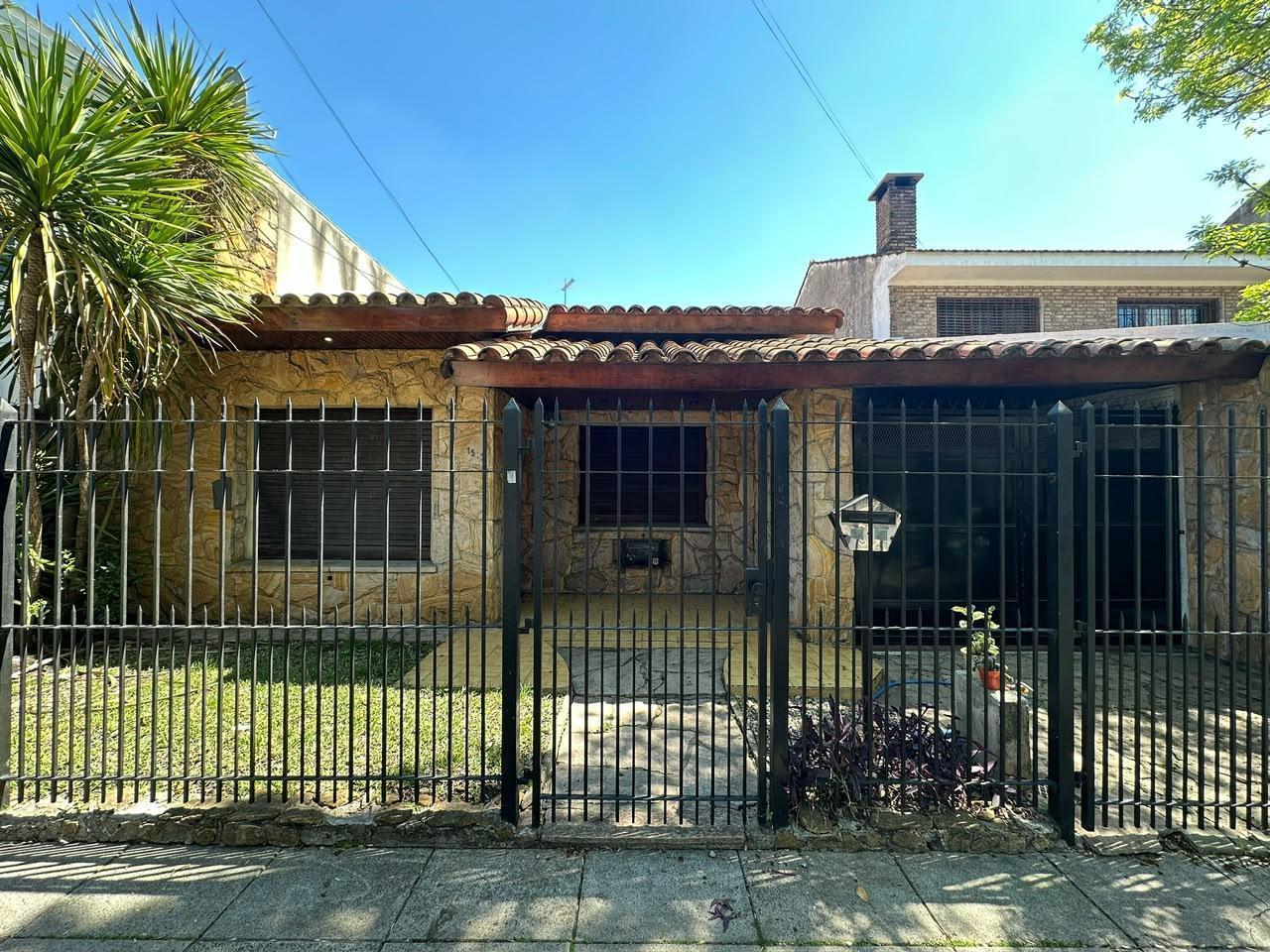 Foto de En Venta Casa Con parque, Cochera y Excelente ubicación, imagen 1