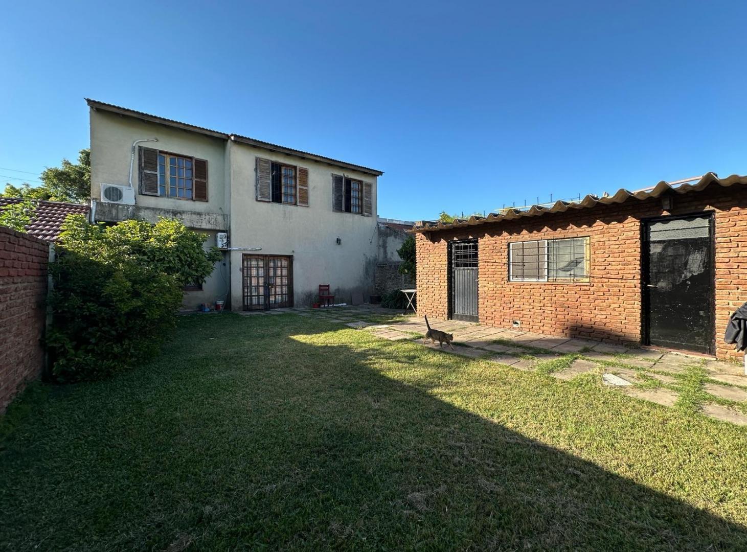 Foto de En Venta Casa 5 Dormitorios Pileta, imagen 2