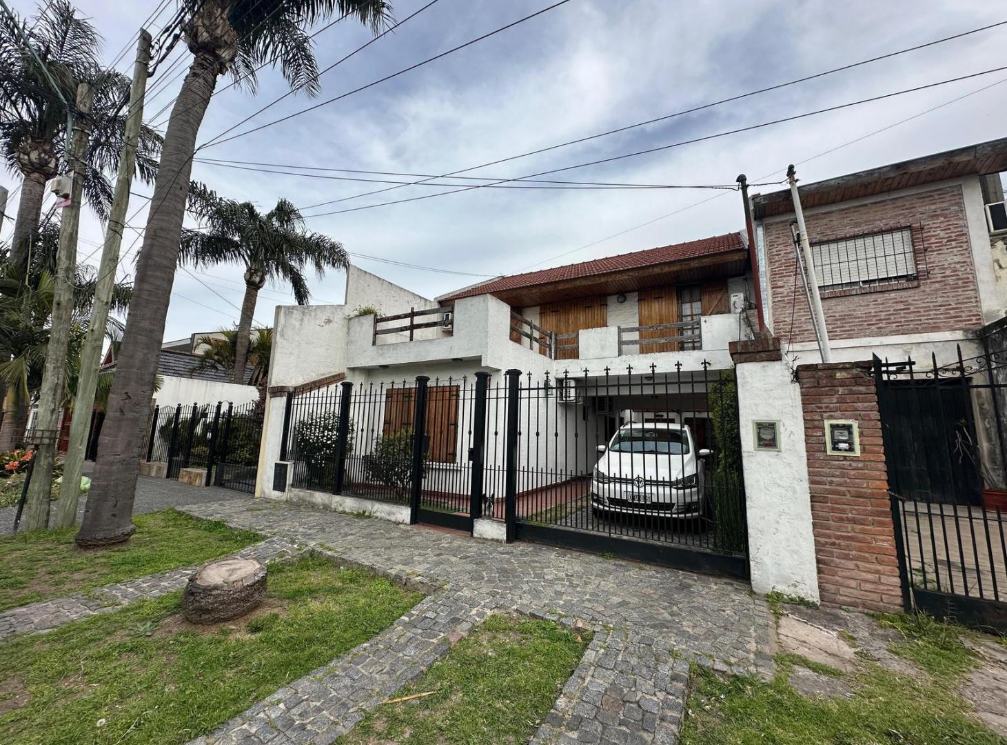 En Venta Casa Con Pileta y Galeria