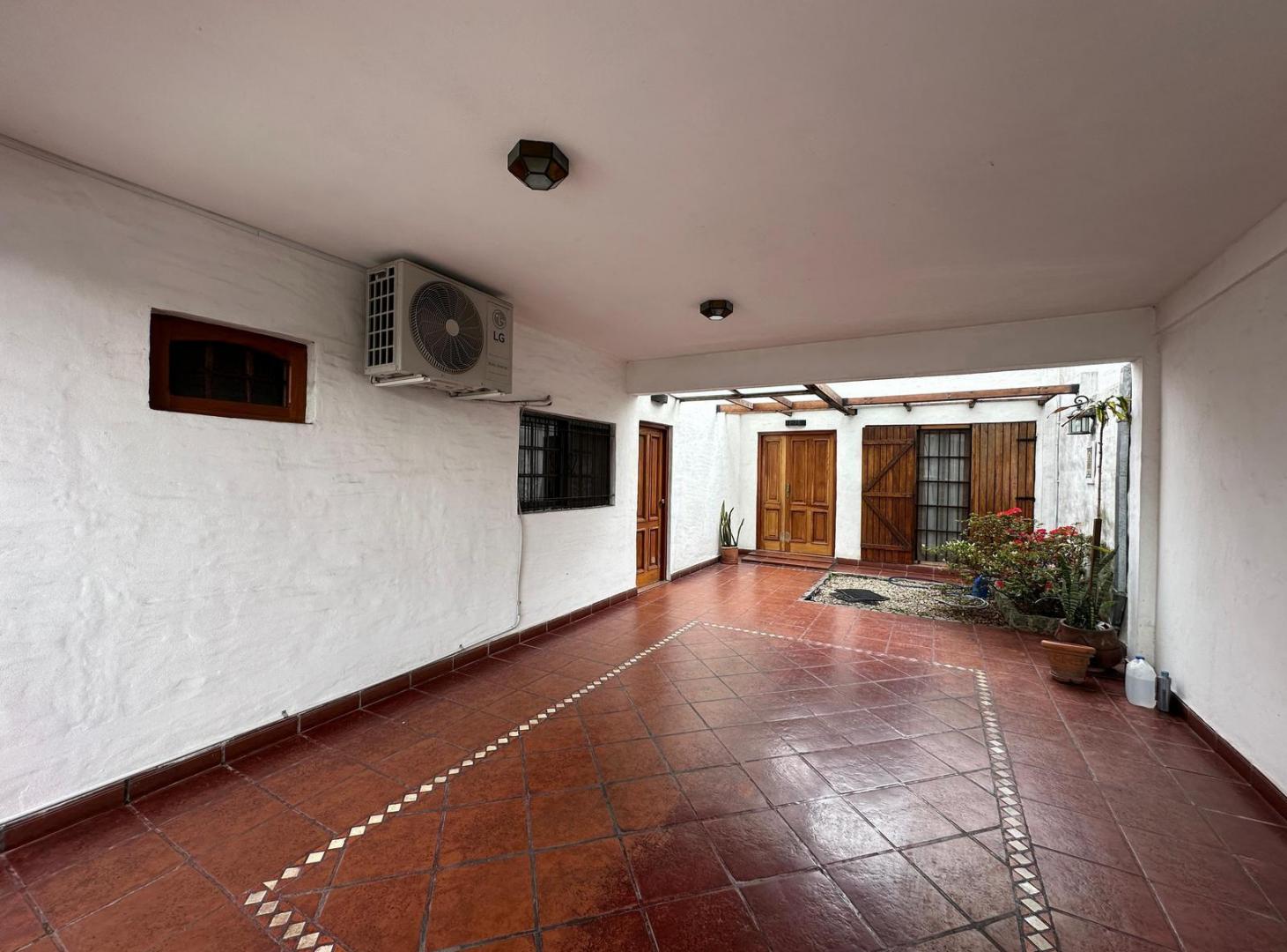 Foto de En Venta Casa Con Pileta y Galeria, imagen 4