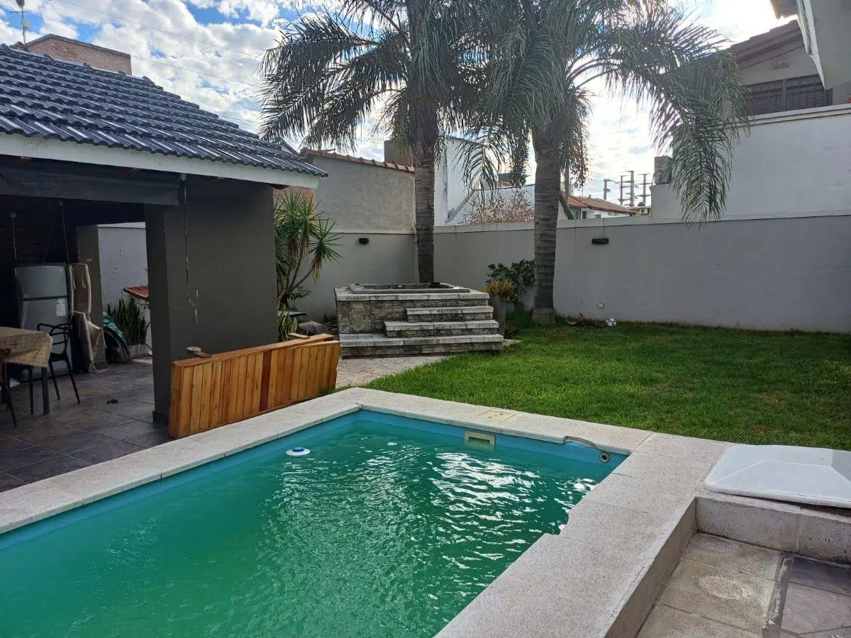 Casa en Nuevo Poeta Lugones, Zona Norte, 3 dormitorios, pileta y quincho 3