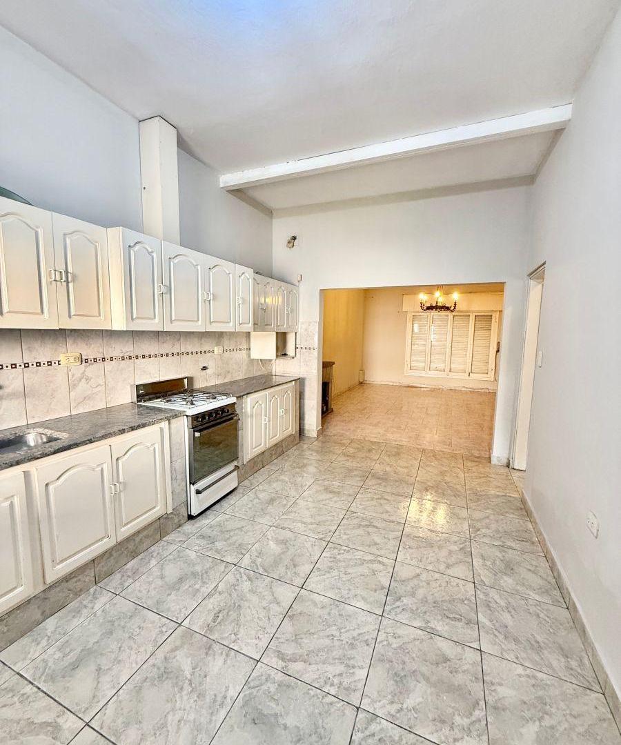 Foto de Casa a metros de Av. Fuerza Aérea | 2 Viviendas Independientes | Ideal, imagen 1