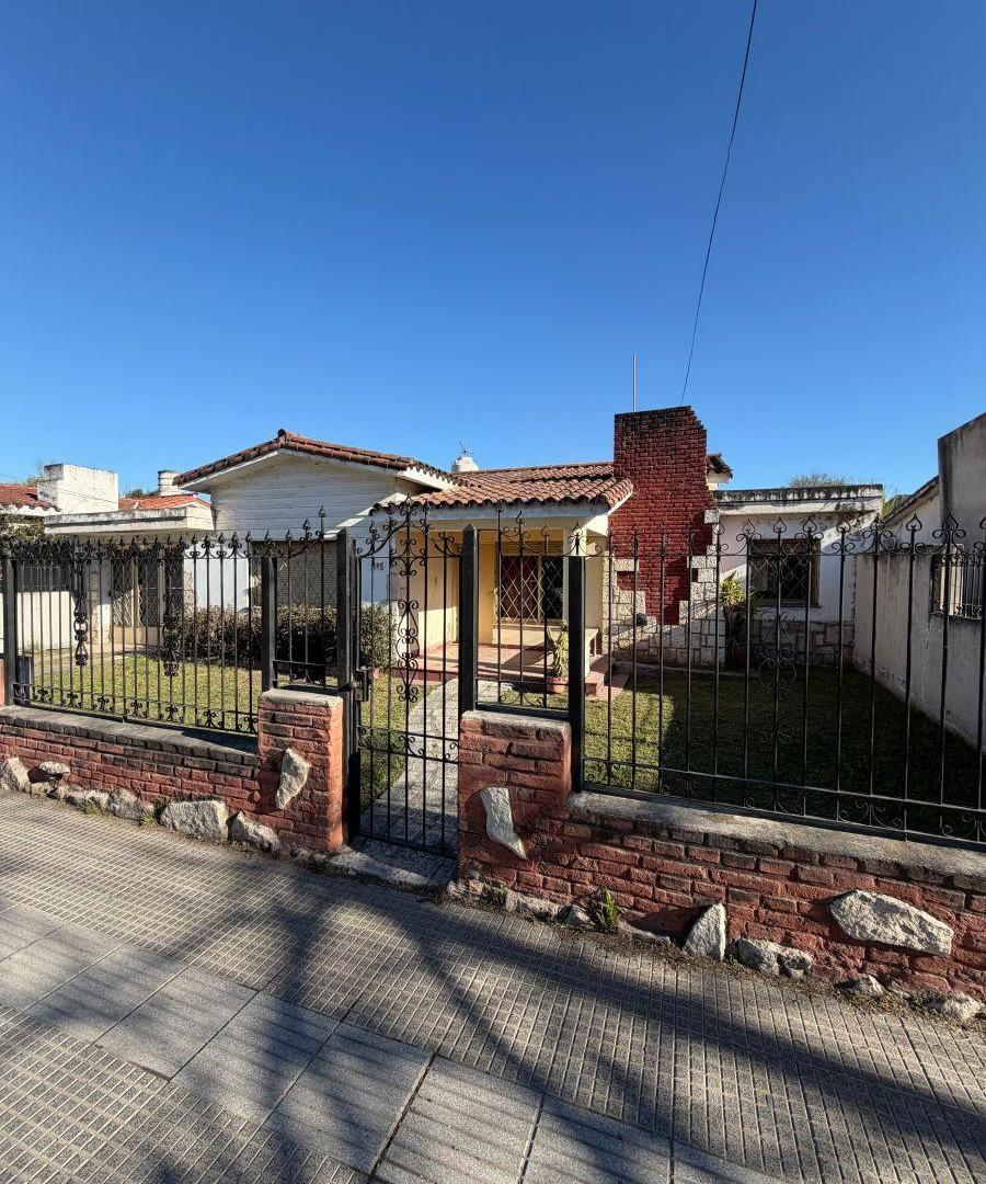 Foto de Casa de 3 dormitorios con departamento independiente y amplio jardín en, imagen 1