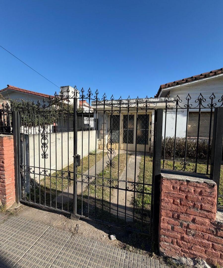 Foto de Casa de 3 dormitorios con departamento independiente y amplio jardín en, imagen 2