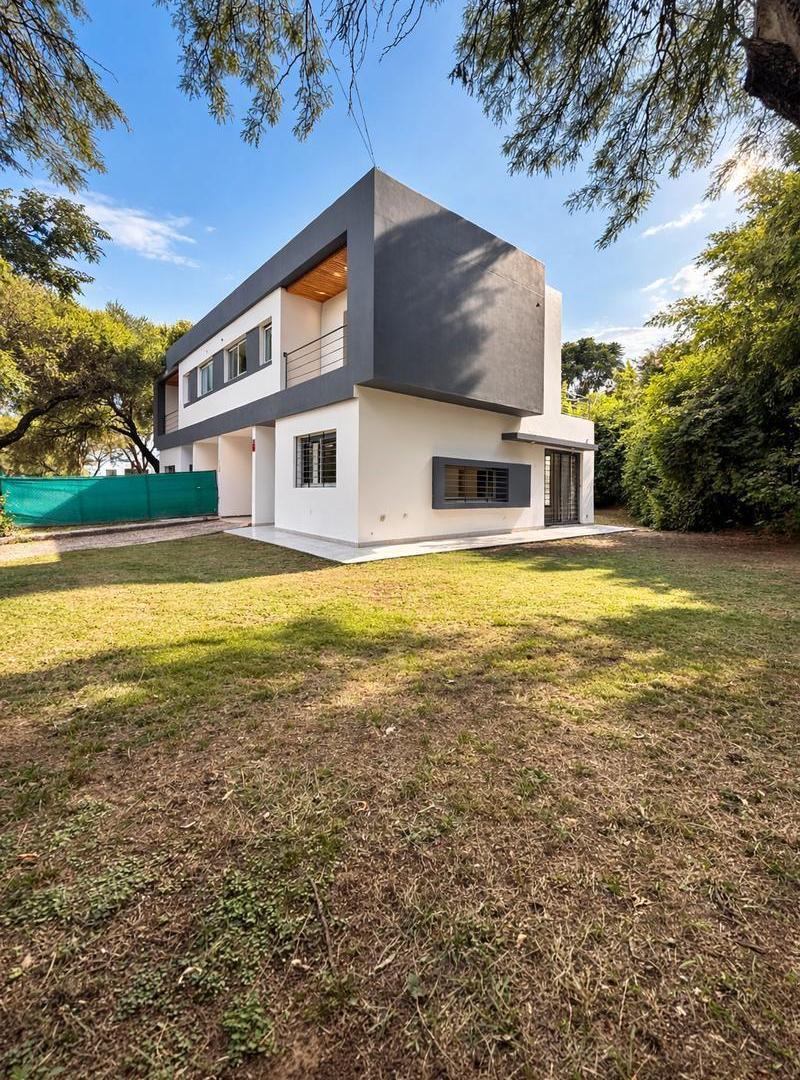 CASA EN VENTA 3 DORMITORIOS - VILLA WARCALDE