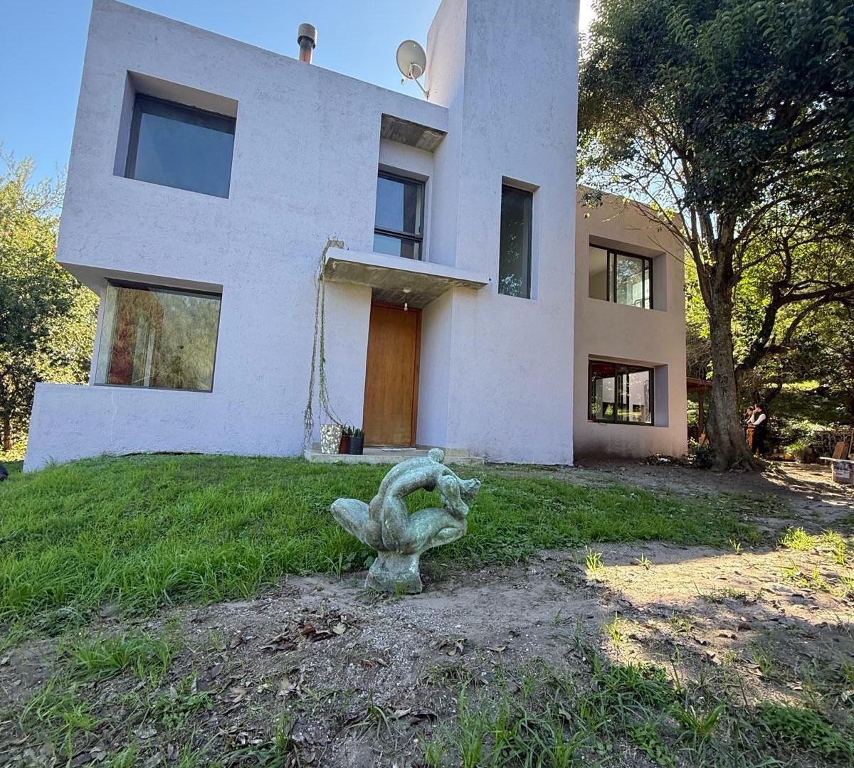 Casa en Alquiler en Country 4 Hojas – Diseño, Luz Natural y Pileta – Mendiolaza