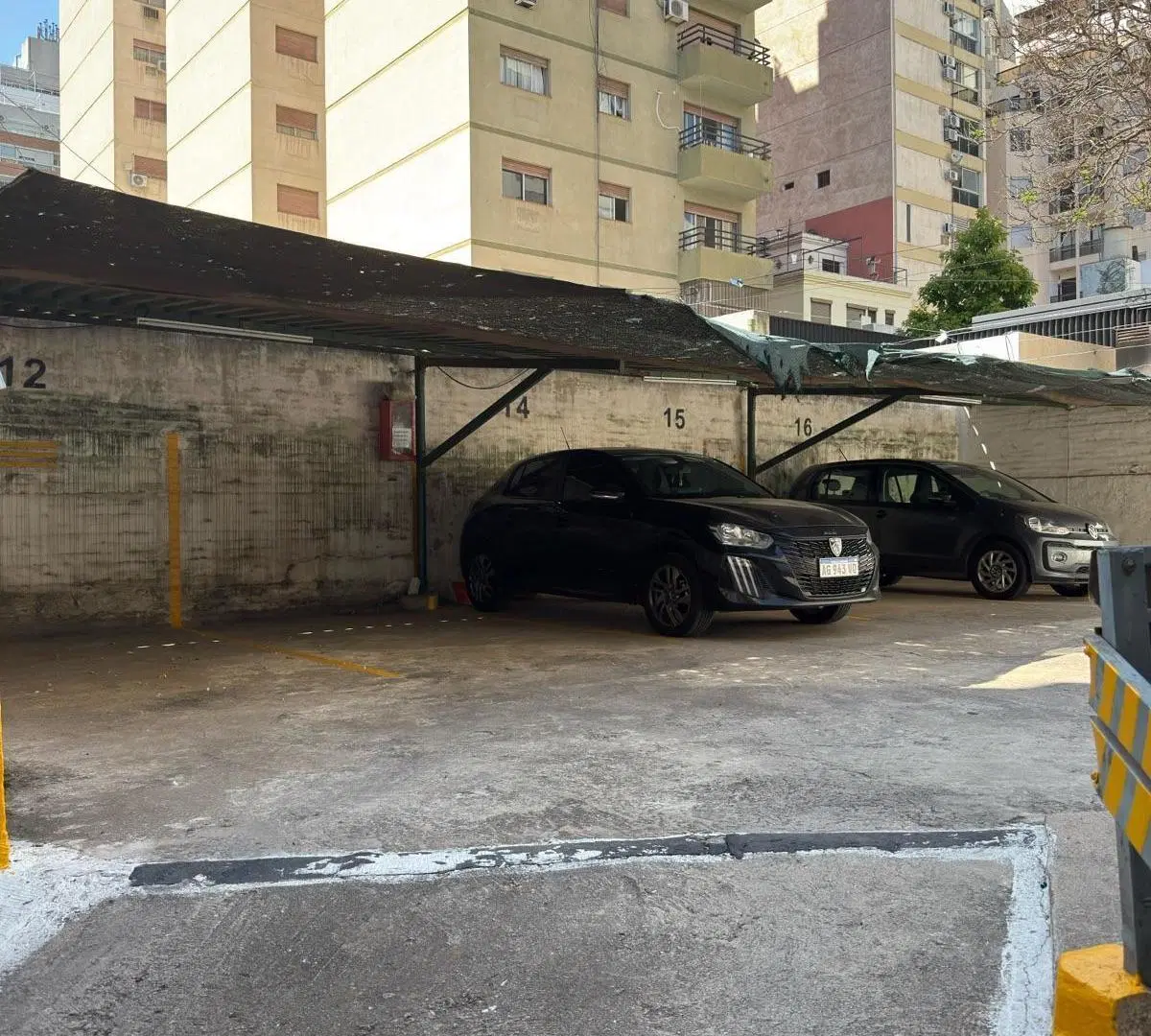 OPORTUNIDAD ÚNICA - Cochera en Nueva Córdoba – Solo vehículos chicos 3
