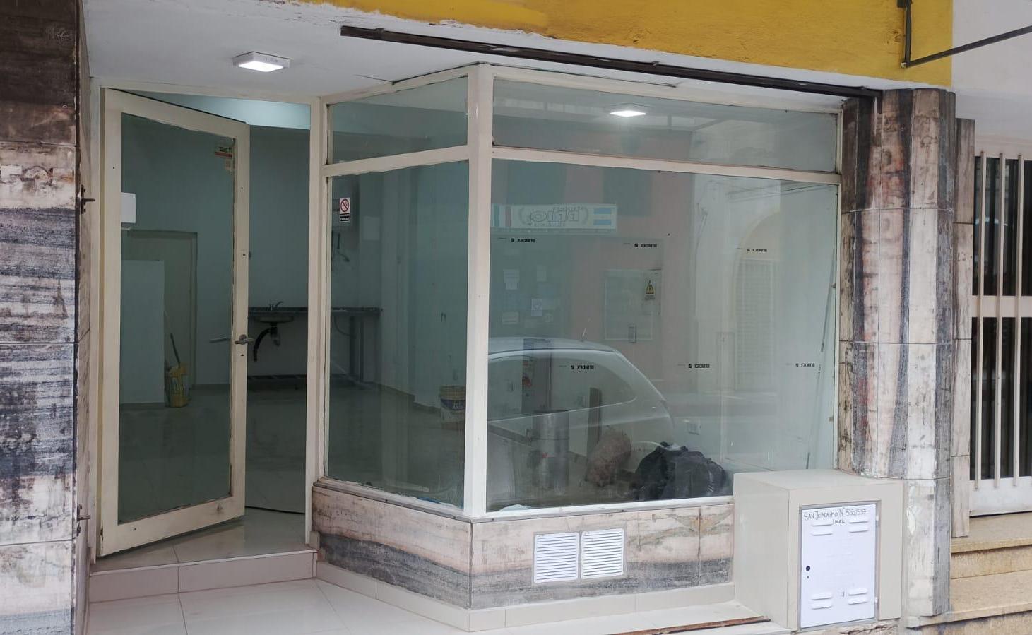 Foto de Local comercial reciclado a nuevo, con vidriera a la calle, sin, imagen 4