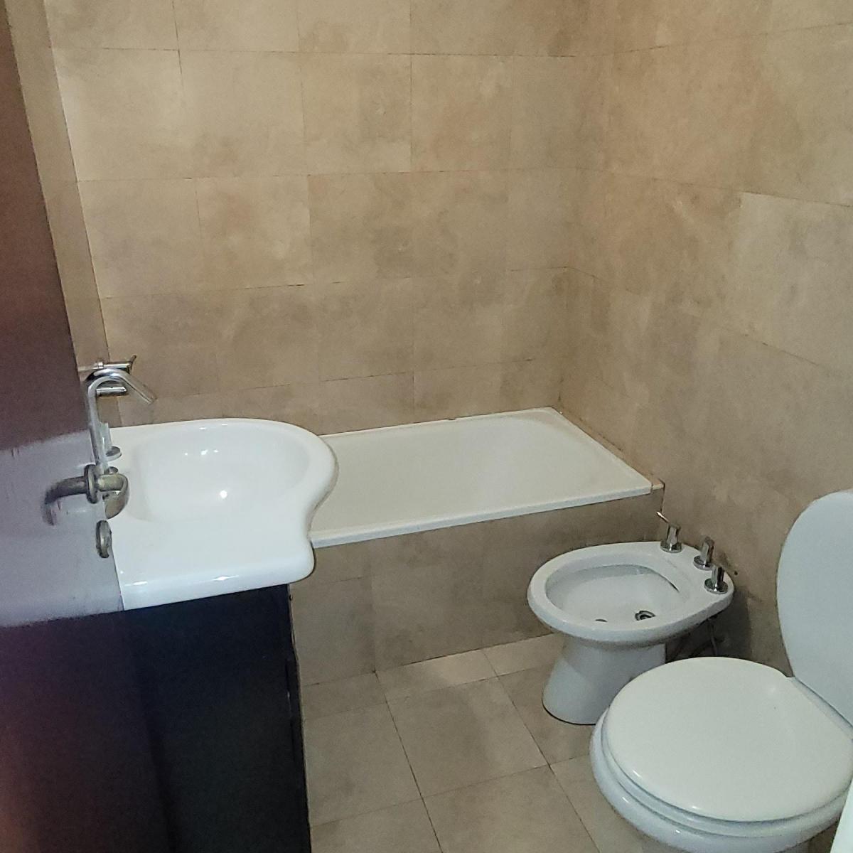 Departamento 2 y 1/2 Ambientes, Avda Directorio, Dueño Vende 2