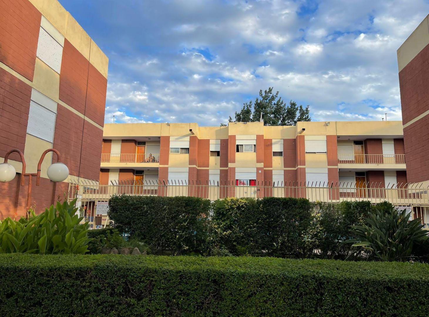 Se vende depto de 3 dormitorios con pileta en complejo de V. Carlos Paz