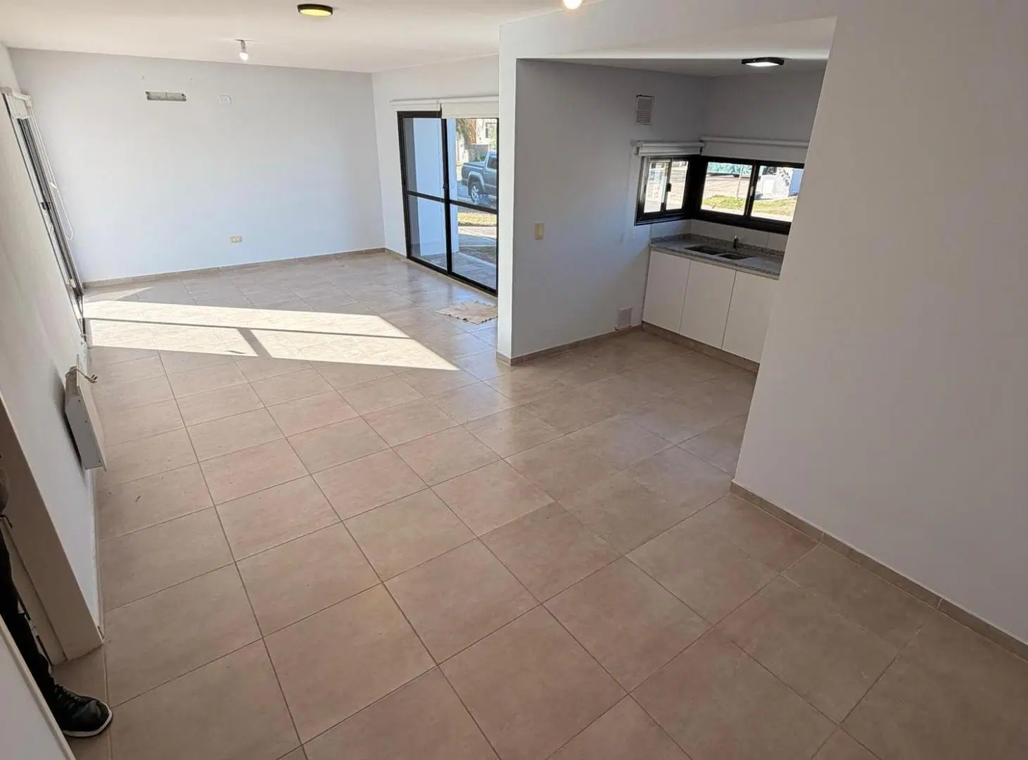 Casa 3 Dormitorios con cochera - Solares de Manantiales 5