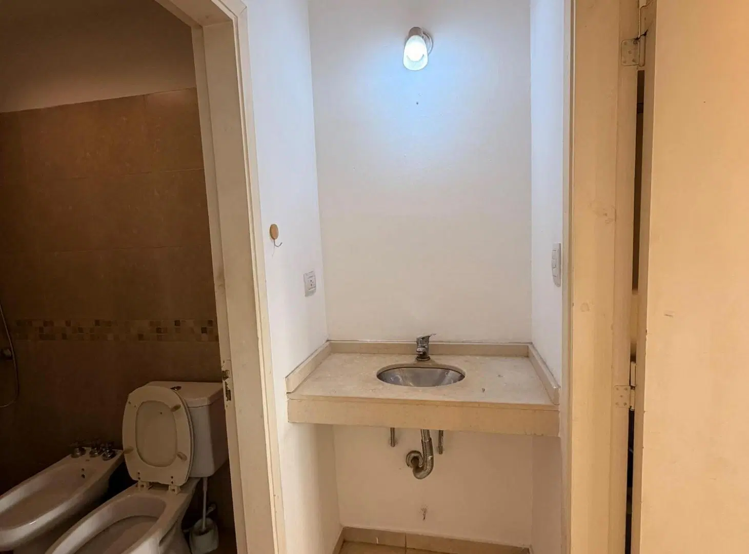1 Dormitorio con patio y asador - Parana 353 - Barrio Centro 8