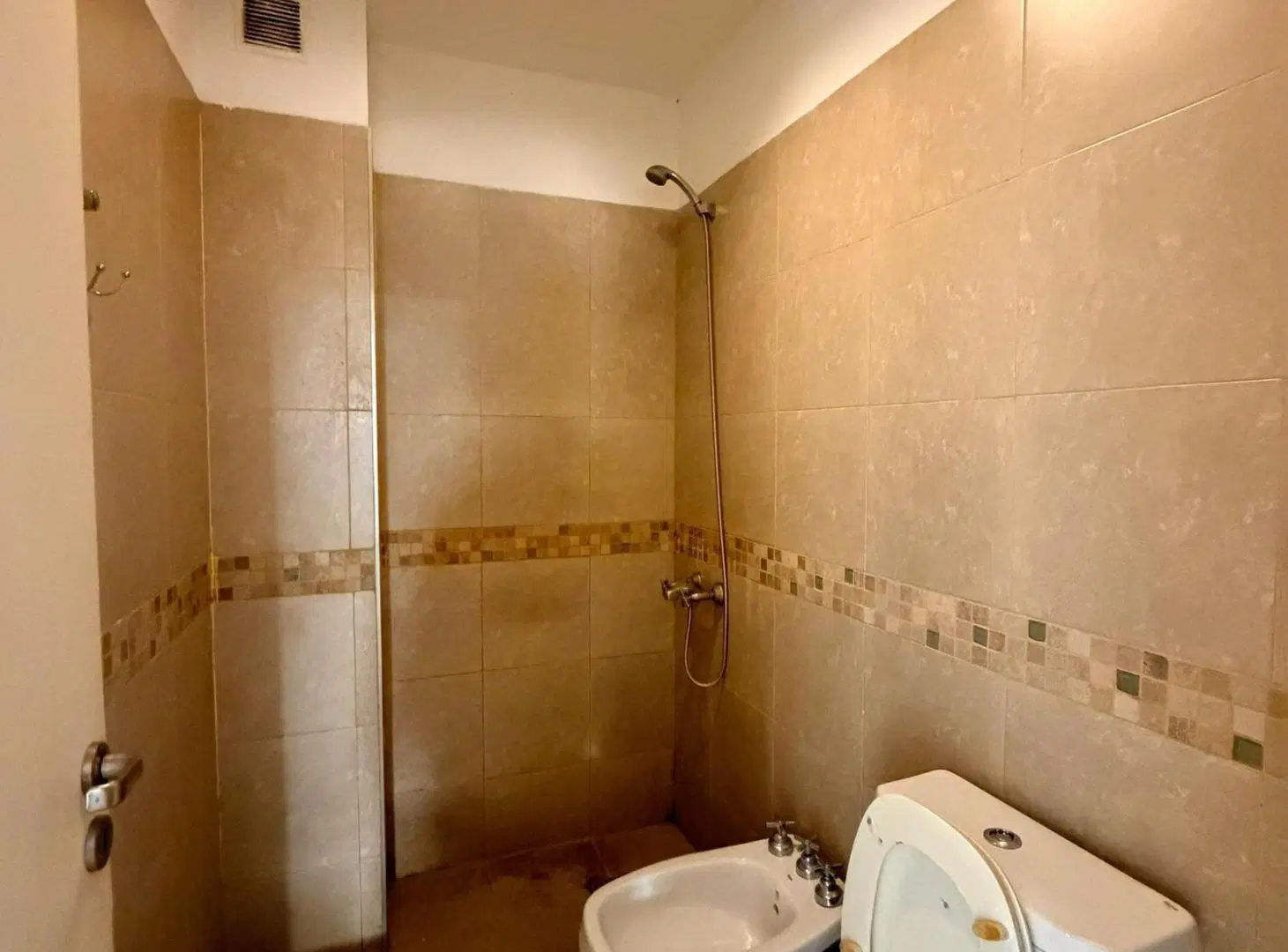 1 Dormitorio con patio y asador - Parana 353 - Barrio Centro 4