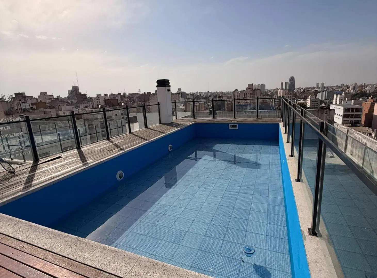 1 Dormitorio con patio y asador - Parana 353 - Barrio Centro 3