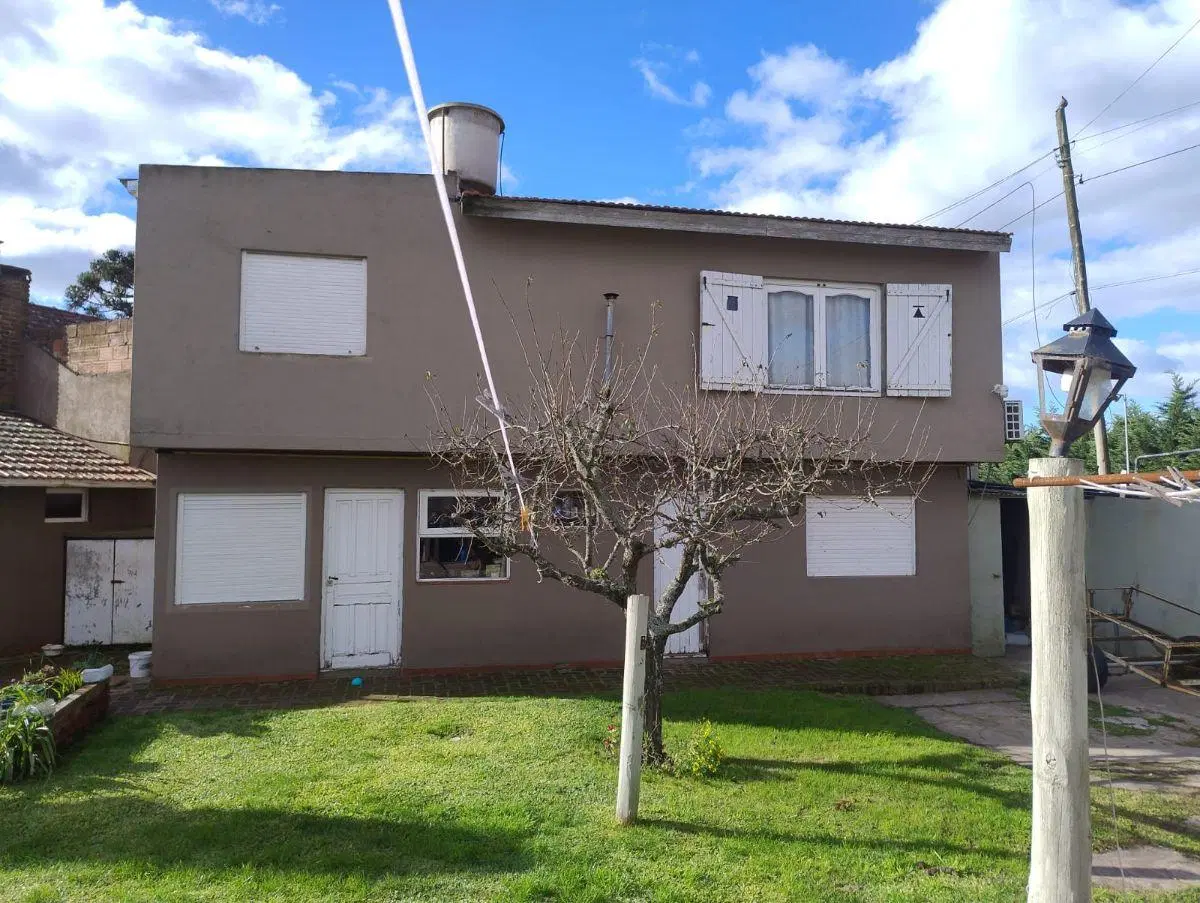 CASA 4 AMB + P.H 3 AMB Z/ BARRIO 2 DE ABRIL 5