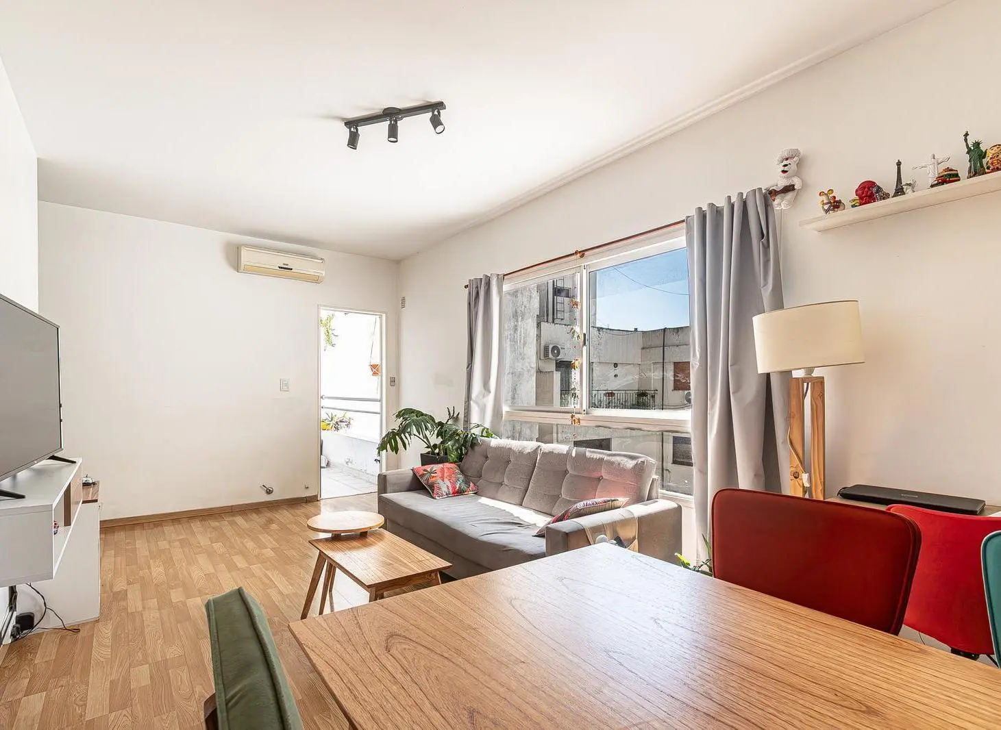 Hermoso 2 Amb Muy Luminoso con Balcon Almagro en Venta 1