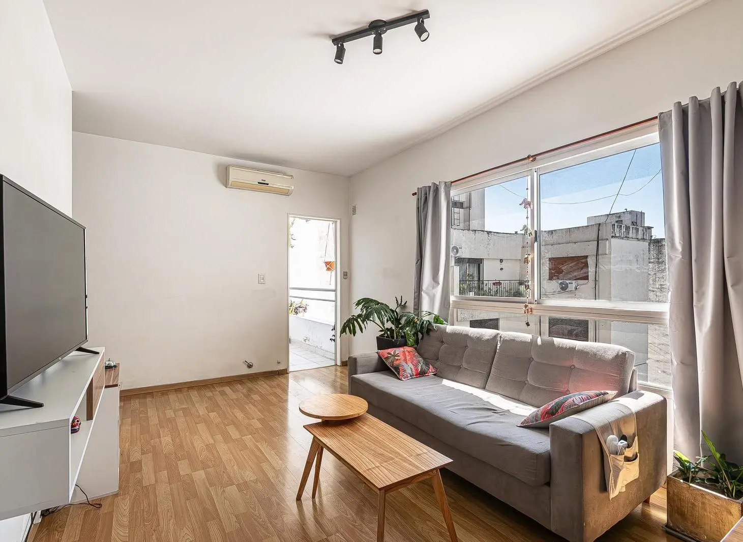 Hermoso 2 Amb Muy Luminoso con Balcon Almagro en Venta 5