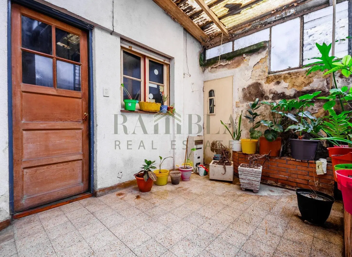 PH En Venta con Patio PB al frente Almagro 4
