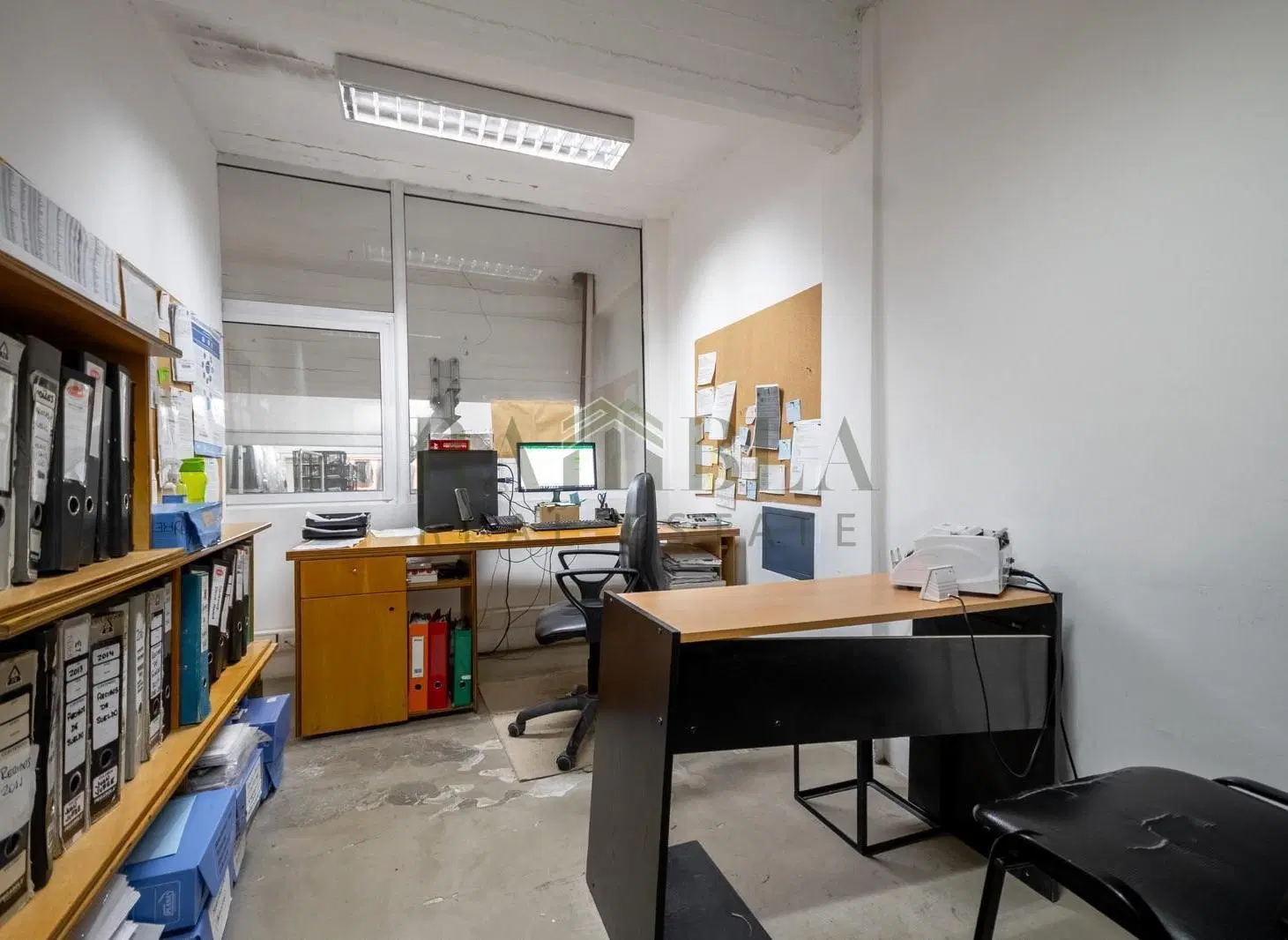 EDIFICIO/FABRICA DE 4 PISOS CON OFICINAS DEPOSITO MONTACARGA EXCELENTE UBICACIÓN 1