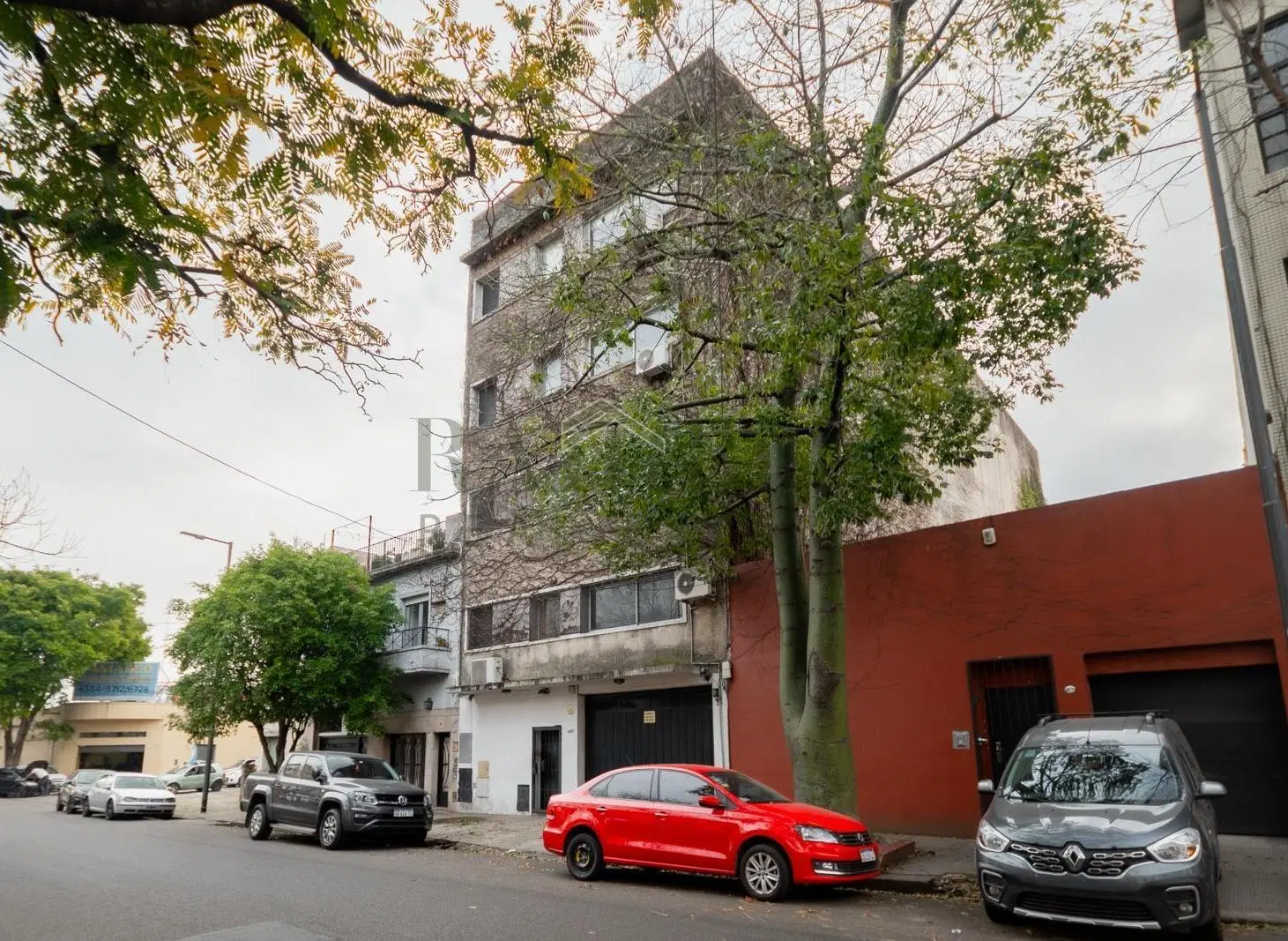 EDIFICIO/FABRICA DE 4 PISOS CON OFICINAS DEPOSITO MONTACARGA EXCELENTE UBICACIÓN 2
