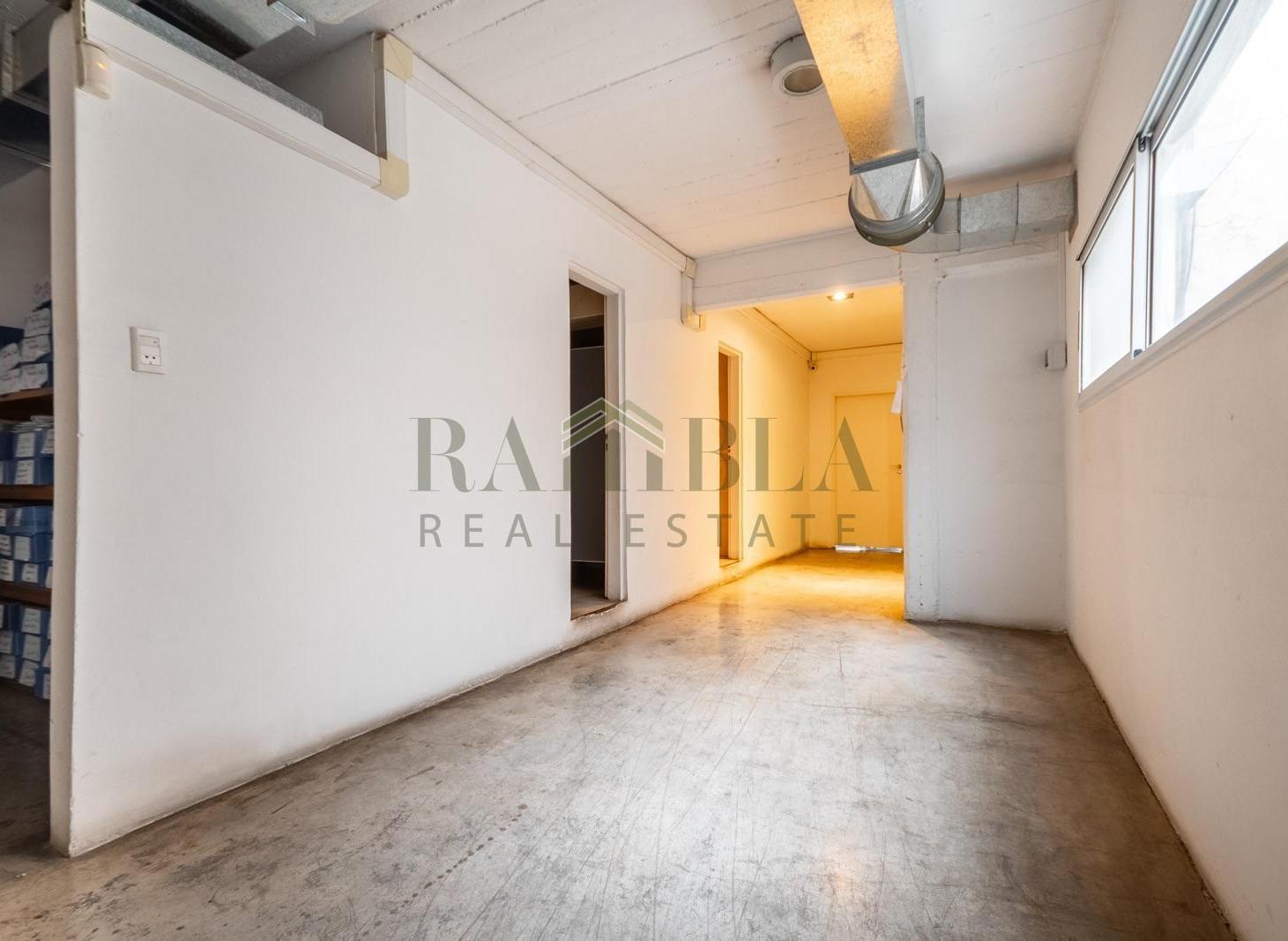 Foto de EDIFICIO/FABRICA DE 4 PISOS CON OFICINAS DEPOSITO MONTACARGA EXCELENTE, imagen 5