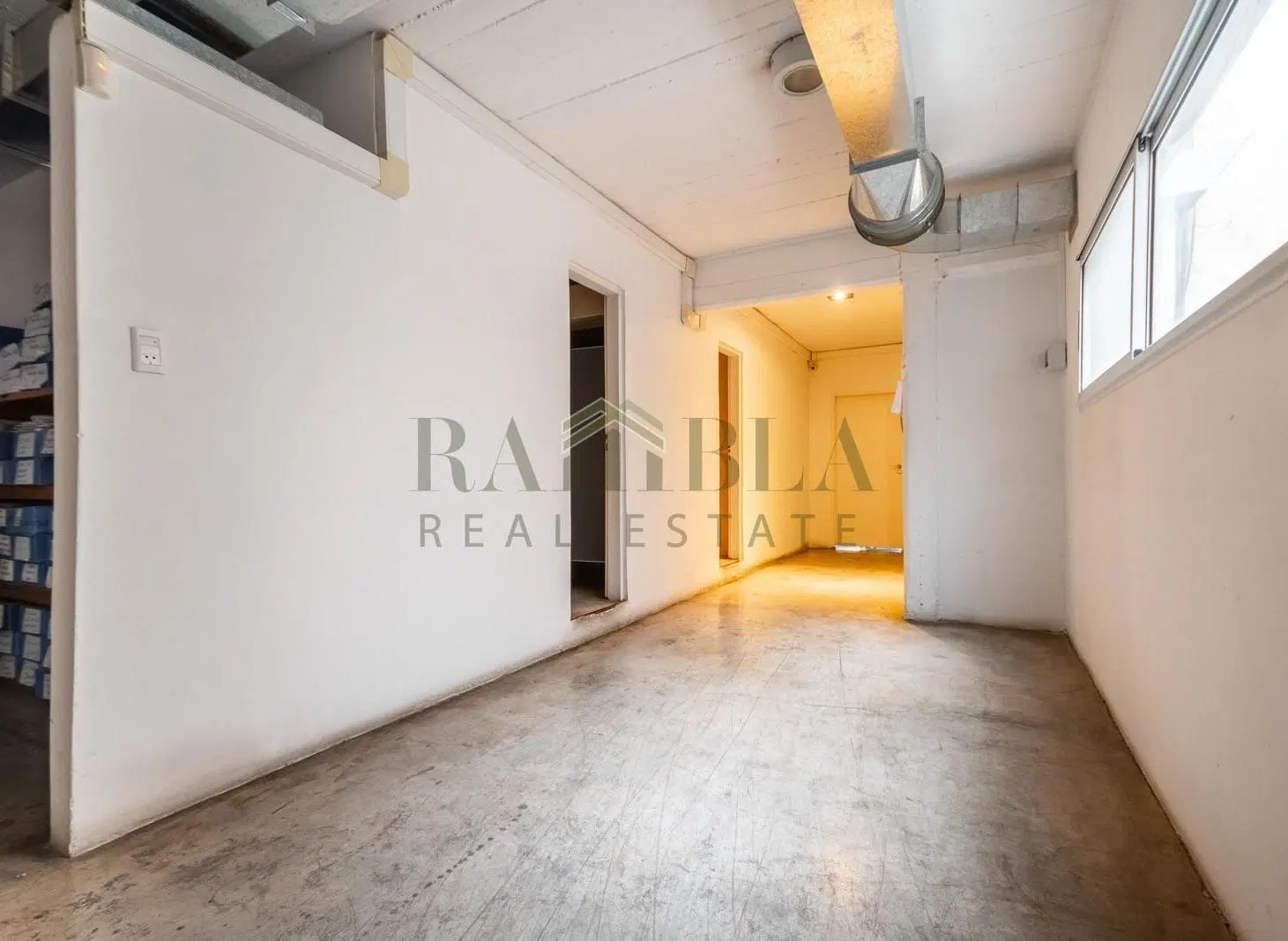 EDIFICIO/FABRICA DE 4 PISOS CON OFICINAS DEPOSITO MONTACARGA EXCELENTE UBICACIÓN 5