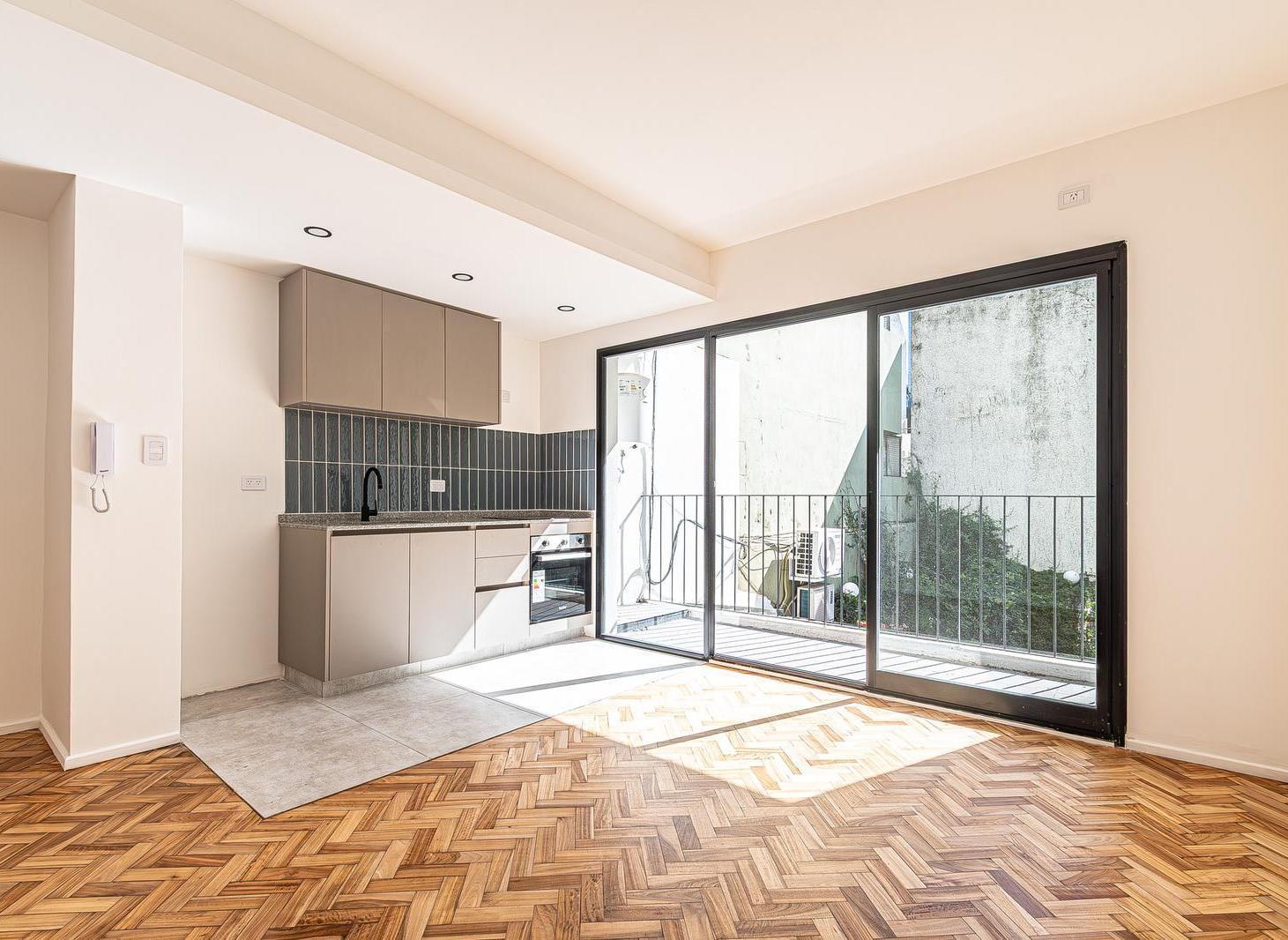 Foto de Departamento 2 Ambientes en Venta Refaccionado en Bajo Belgrano con, imagen 3